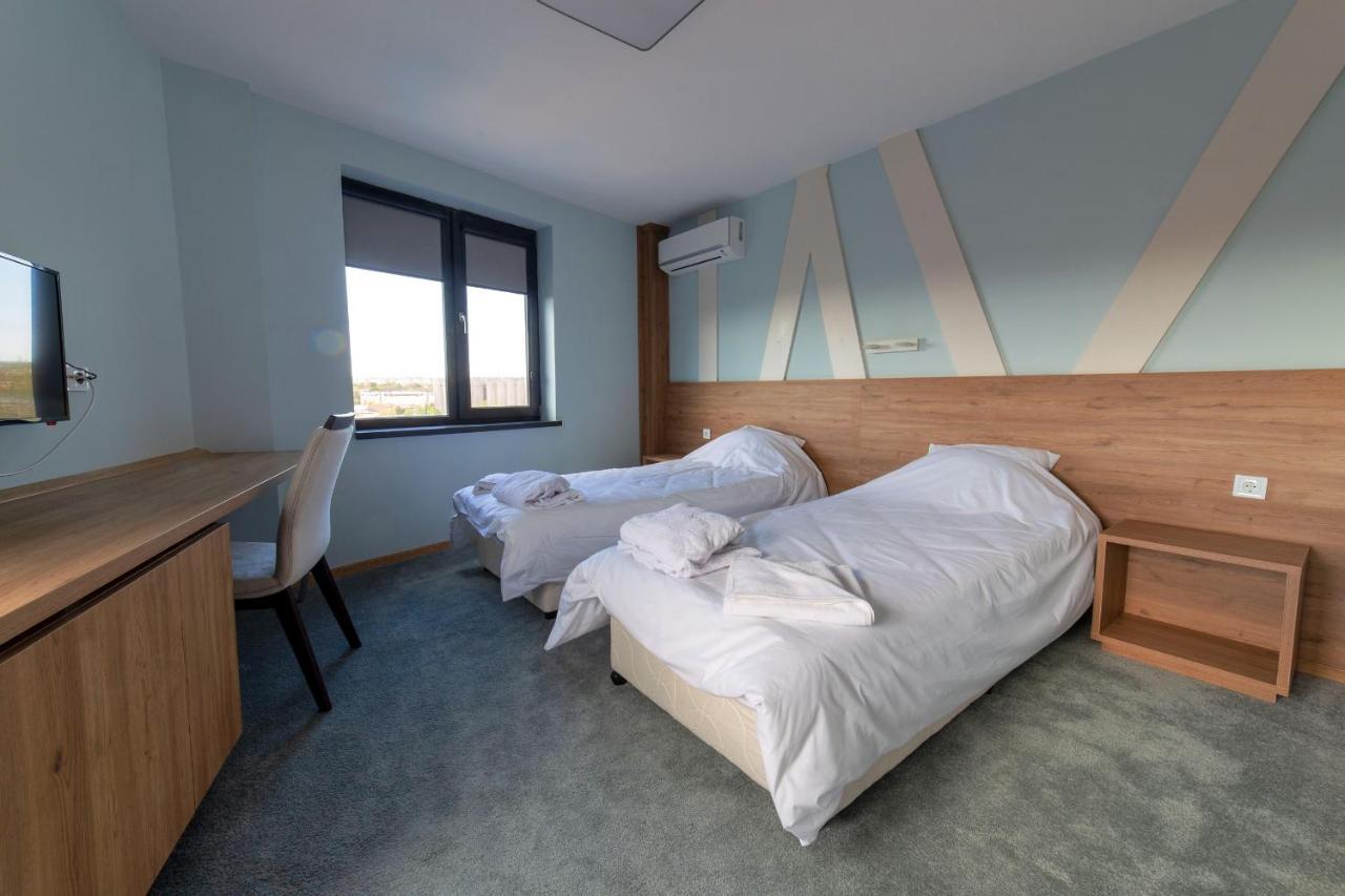 Hotel Verticalplus Хасково Экстерьер фото