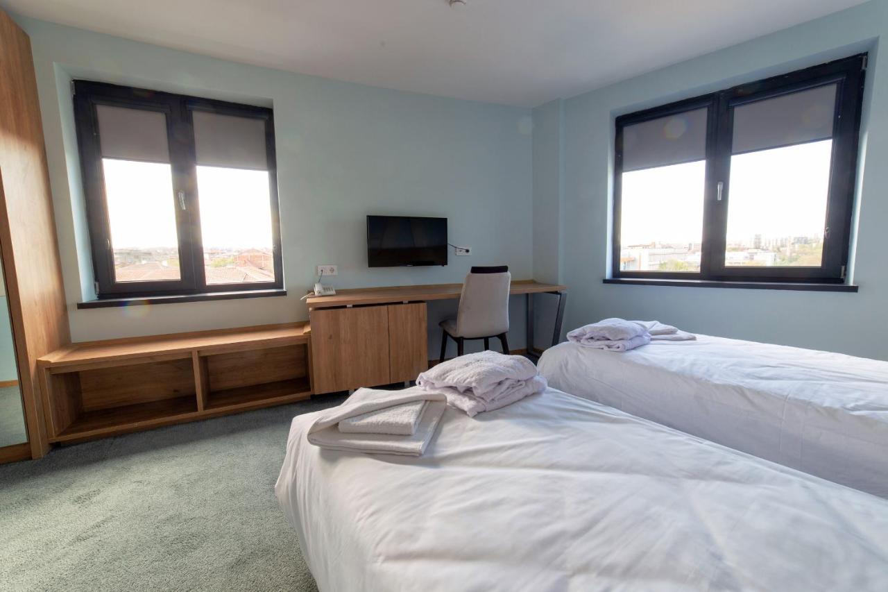 Hotel Verticalplus Хасково Экстерьер фото