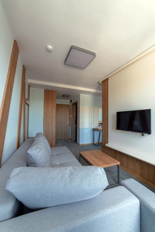 Hotel Verticalplus Хасково Экстерьер фото