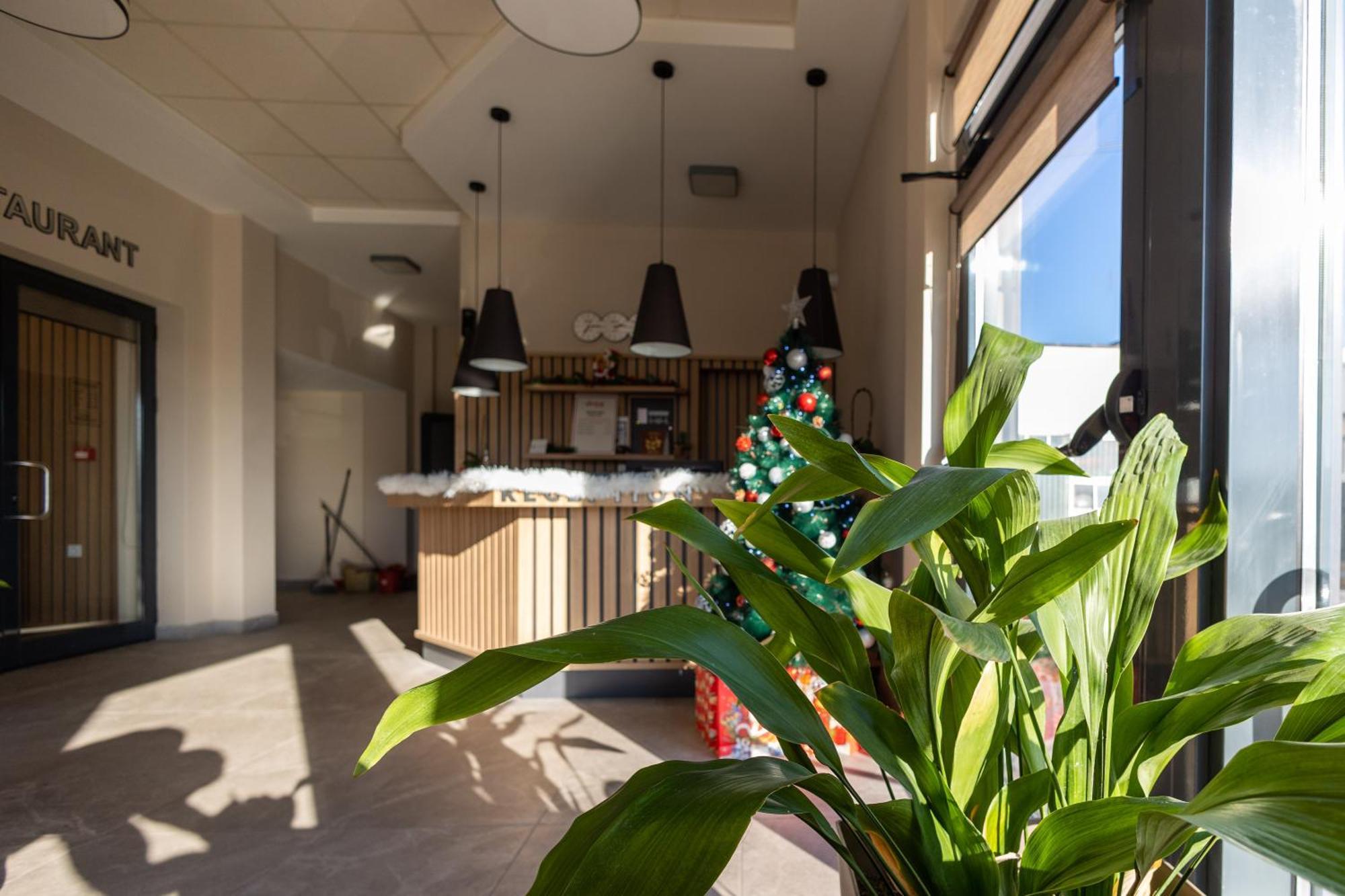 Hotel Verticalplus Хасково Экстерьер фото
