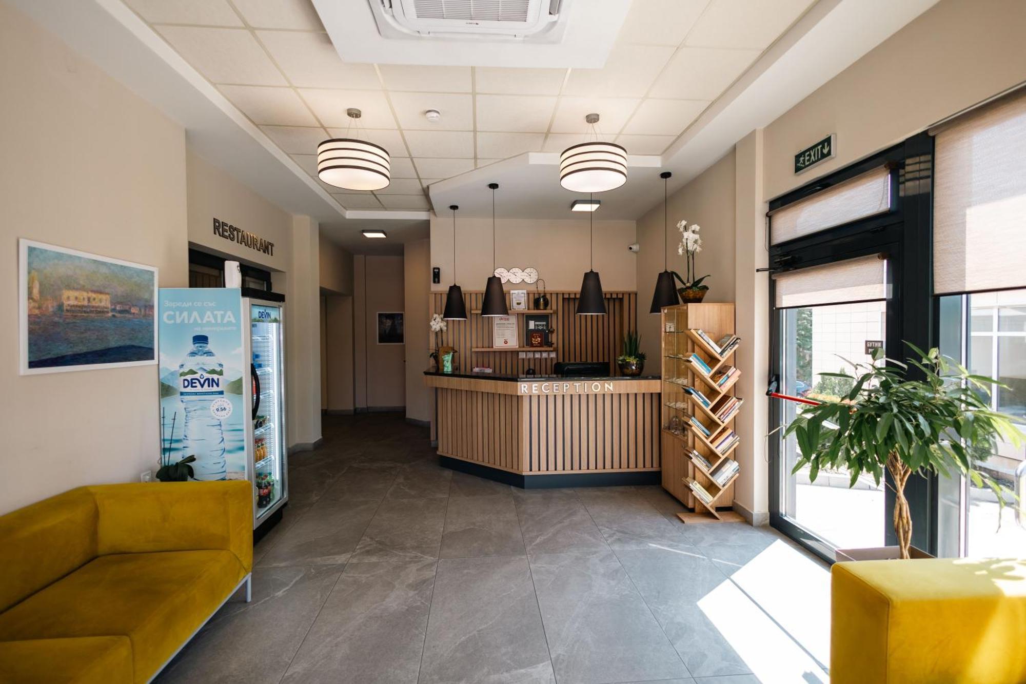 Hotel Verticalplus Хасково Экстерьер фото